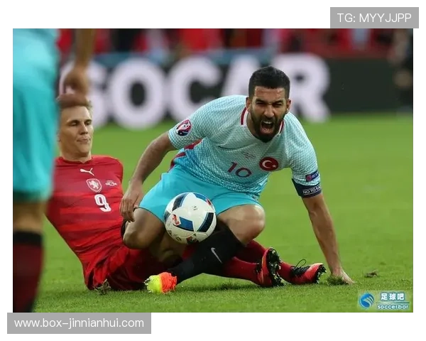 足球球星送秋裤事件背后的故事及其意义解析